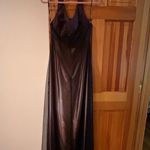 Elegant Dress with Beaded Overlay - Picture 4 of 5